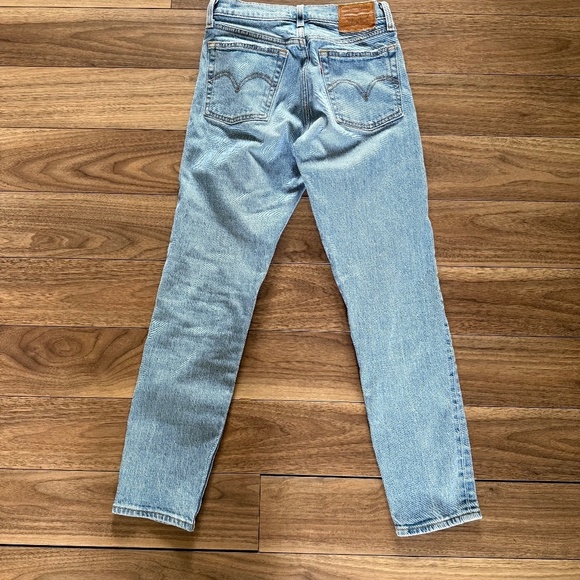 Levi’s | 24 Wedgie Fit Straight Jeans – Light Blue Wash - Picture 6 of 10